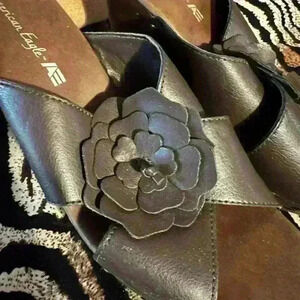 American Eagle Heels Brown size 8‎